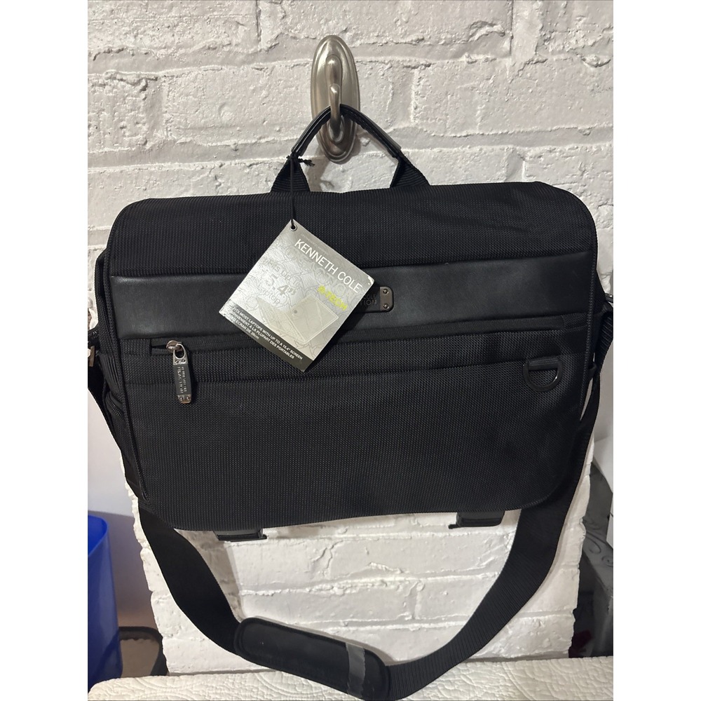 KENNETH COLE REACTION R-Tech Black laptop bag with shoulder‎ strap very nice!